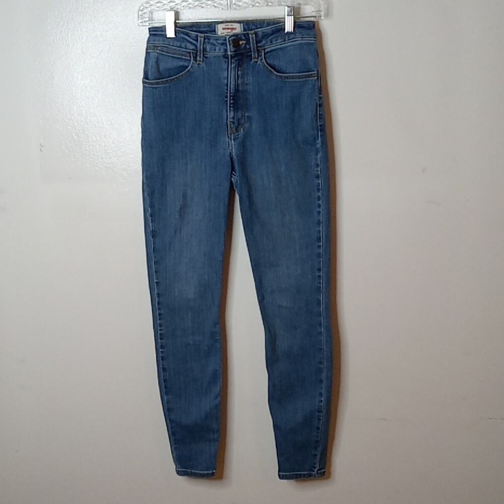 Wrangler Women's high-rise. Unforgettable skinny size 34 Medium Wash Jeans